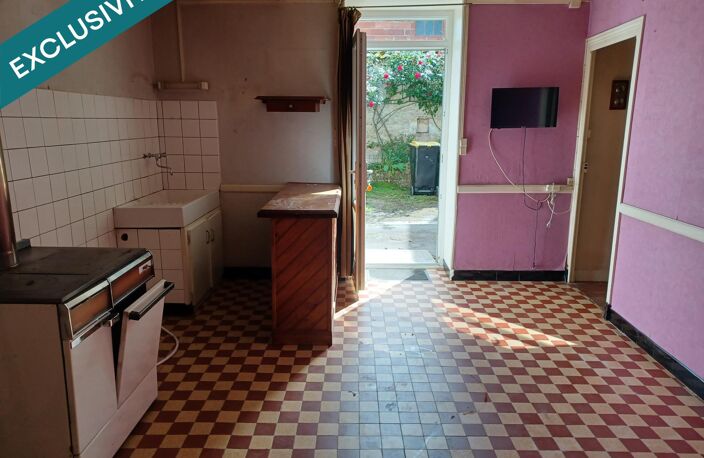 Maison avec dépendances en pierres, cour et jardin — photo 2