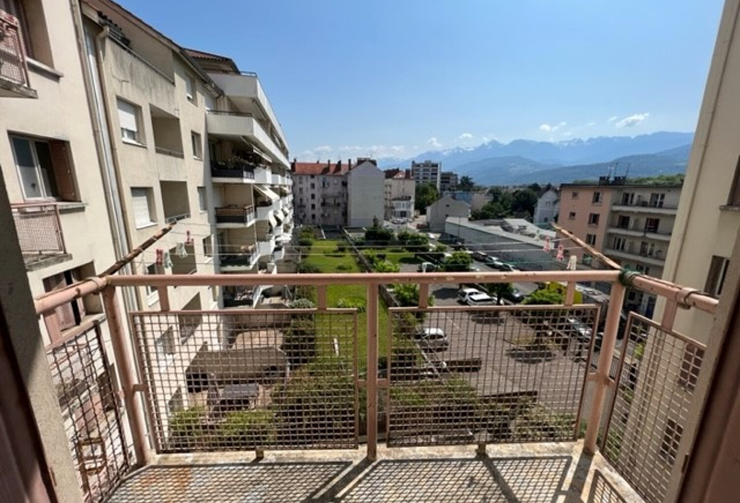 T2 JEAN PERROT — photo 1