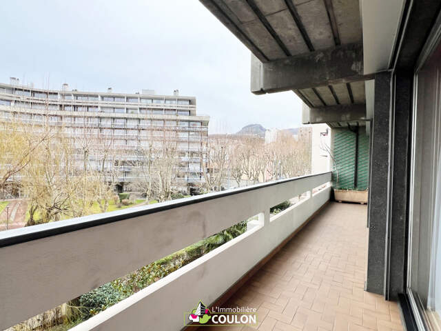 CHAMALIÈRES - CARREFOUR EUROPE - AVENUE DE ROYAT — photo du bien
