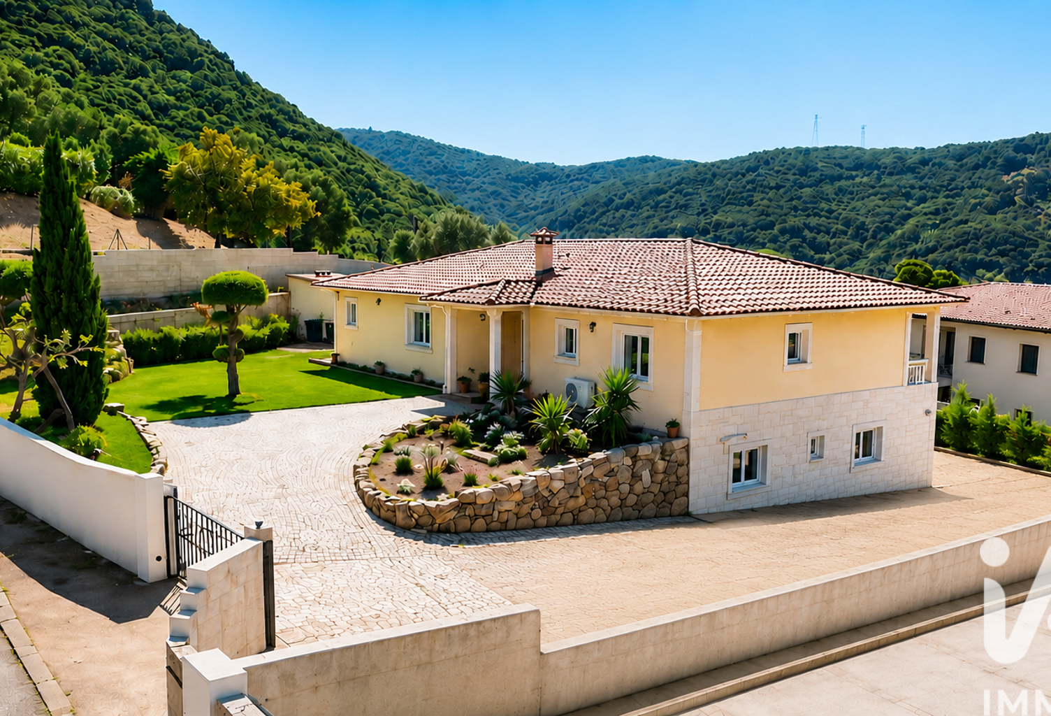 Vente Maison/villa 8 pièces — photo 1