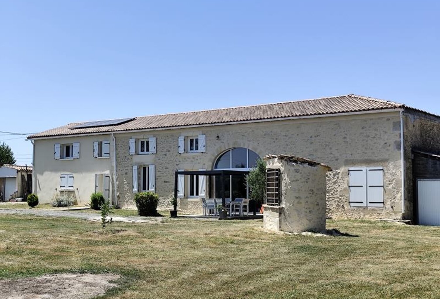 Maison en pierre de 8 pièces principales — photo 1