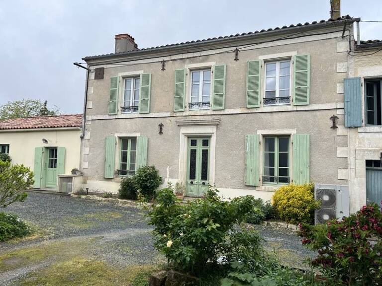 Maison en pierre de 7 pièces principales — photo 1