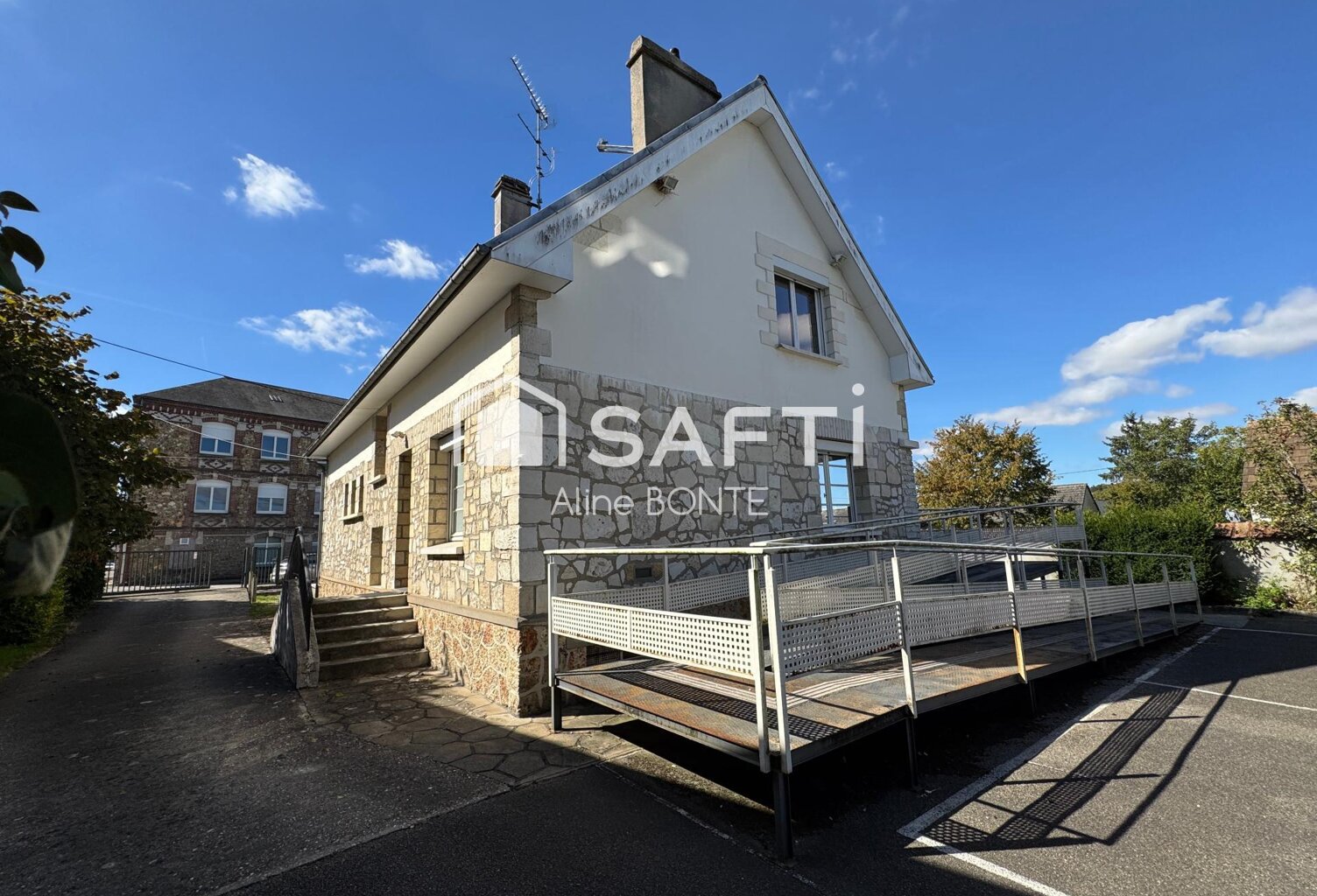 Proximité Clinique Pasteur - Local professionnel + F3 indépendant — photo 1