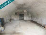 Grange en bon état d'environ 80 m², avec un grand volume vide au premier niveau sur une cave voutée. — photo 2