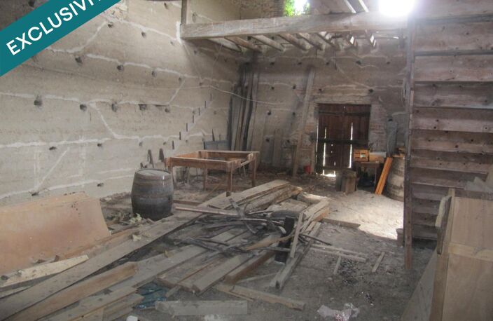 Grange en bon état d'environ 80 m², avec un grand volume vide au premier niveau sur une cave voutée. — photo 4