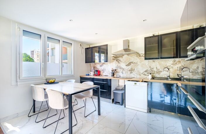 Vente appartement 4 pièces 85 m² Saint-Priest (69800) — photo 4