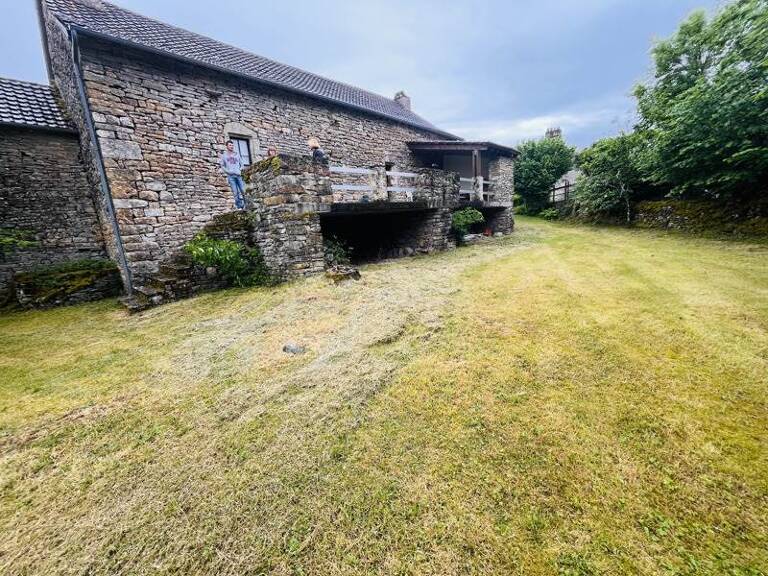 Maison en pierre de 4 pièces principales — photo 1