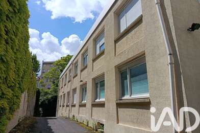 Commerce  1746000 €