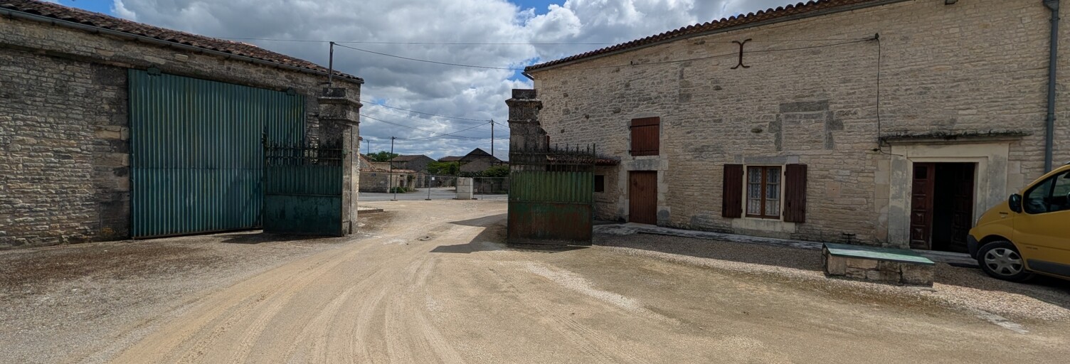 Maison 6 Pièces 132 m² à vendre à Échallat (16170)