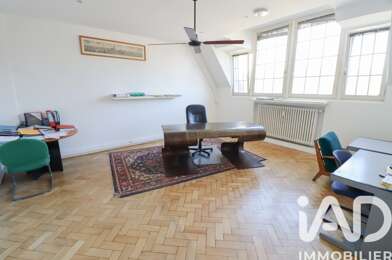 Commerce  784000 €