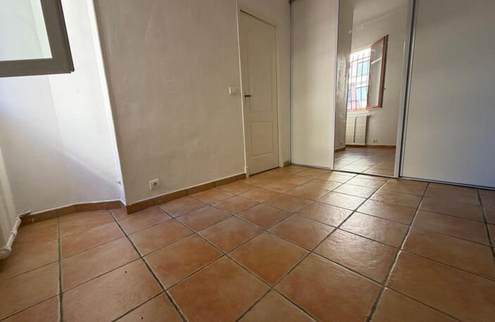 Bas Cimiez, proche commodités, beaux volumes, bon état, entrée indépendante, calme — photo 5