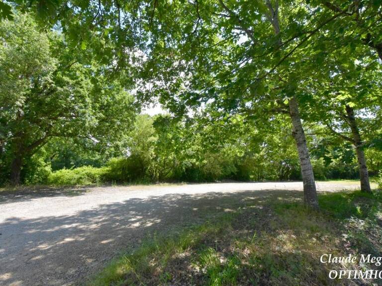 BEAU TERRAIN A BÄTIR DANS UN JOLI CADRE VERDOYANT — photo 1