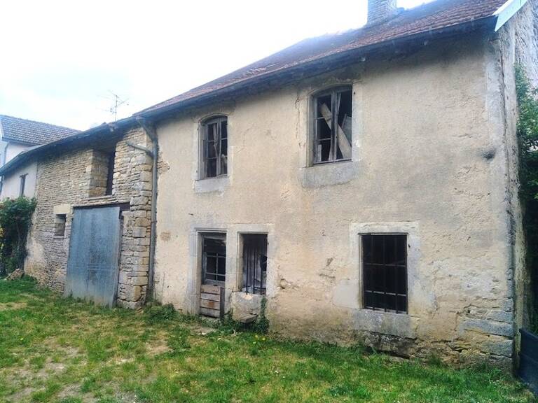Lot de 3 granges avec une maison à rénover — photo 1