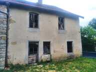 Lot de 3 granges avec une maison à rénover — photo 2