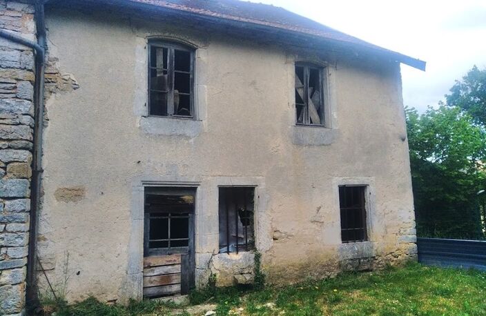 Lot de 3 granges avec une maison à rénover — photo 2