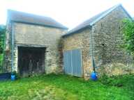 Lot de 3 granges avec une maison à rénover — photo 3