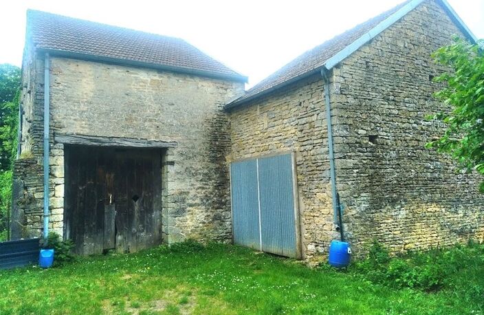 Lot de 3 granges avec une maison à rénover — photo 3