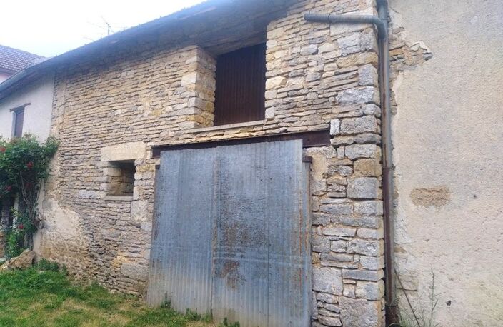 Lot de 3 granges avec une maison à rénover — photo 4