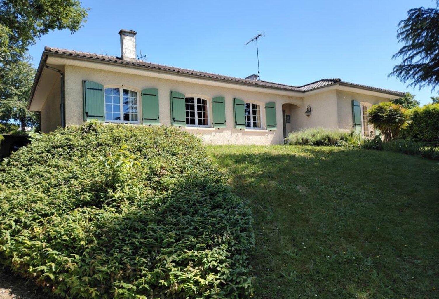 A vendre commune de Migné Auxances dans un environnement calme et verdoyant grande maison de plain pied de 180 m² — photo 1