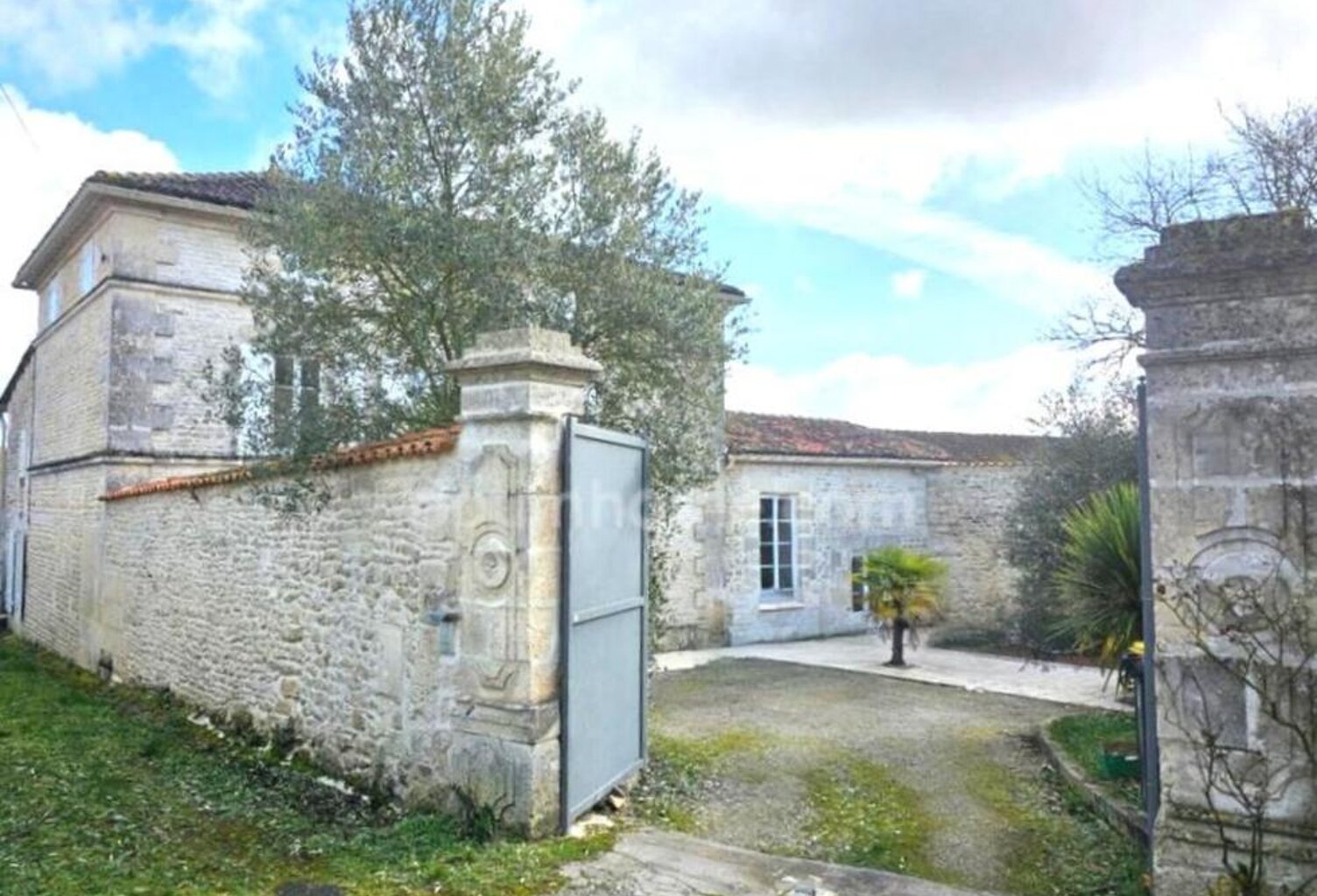 Maison coup de cœur- Charentaise de caractère 6 chambres – 300 m² de confort et d'authenticité ASNIERES SUR NOUERE — photo 1
