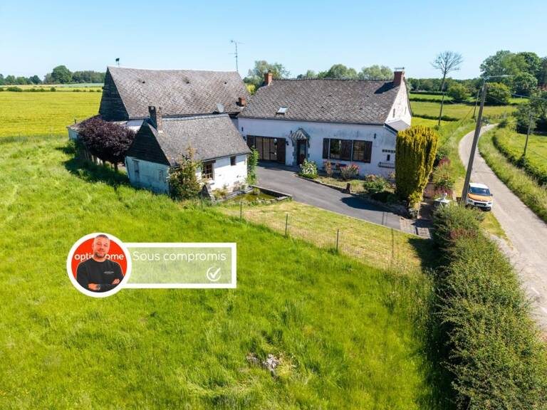 Maison avec grange et fort potentiel dans un environnement calme avec 3 000m² de terrain — photo 1