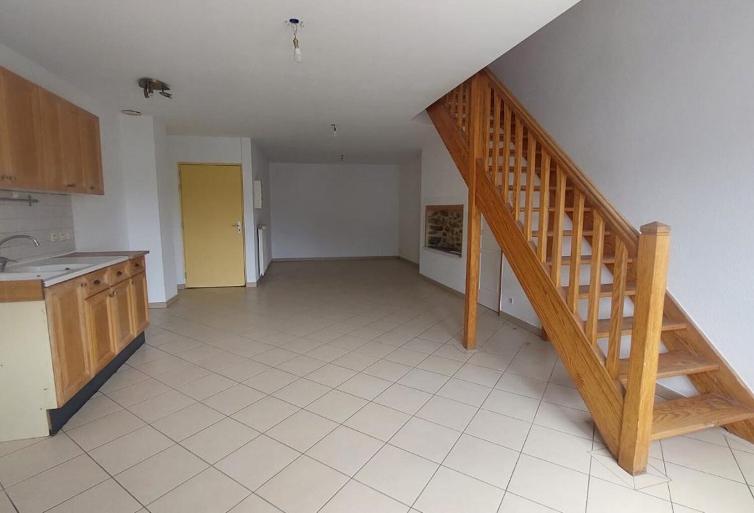 Appartement de type F4 Bis - 5 pièces - 120 m2 - MONTECHEROUX — photo 1