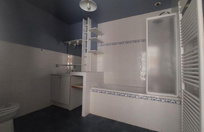 Appartement de type F4 Bis - 5 pièces - 120 m2 - MONTECHEROUX — photo 2