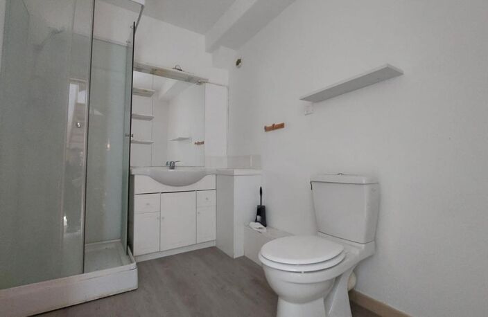 Appartement de type F4 Bis - 5 pièces - 120 m2 - MONTECHEROUX — photo 4
