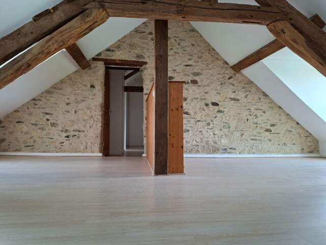 Jolie maison authentique en pierre, Au coeur des Alpes Mancelles, 160m2 surface totale sur Cave, 66 m2 Séjour, jardin clos, 3 chambres et Pièce palière — photo du bien