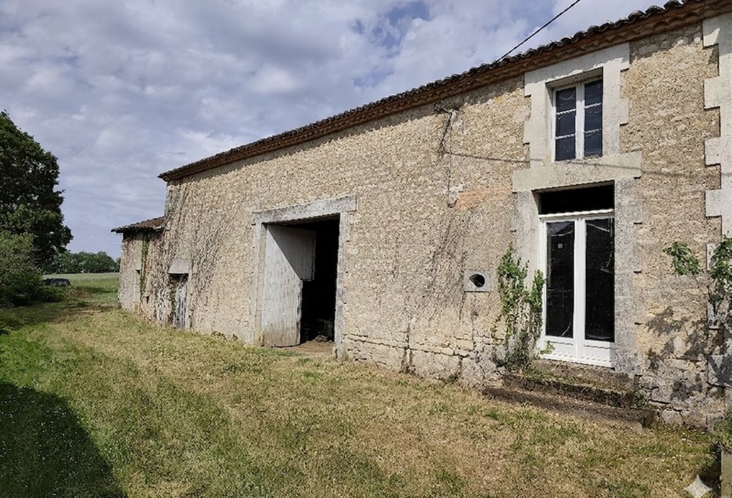 Grange à vendre 1 pièces VARAIGNES (24) — photo 1