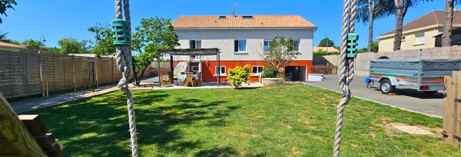 Maison 10 Pièces 243 m² à vendre à Essarts-en-Bocage (85140)