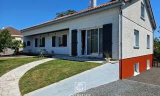 Maison 10 Pièces 243 m² à vendre à Essarts-en-Bocage (85140)