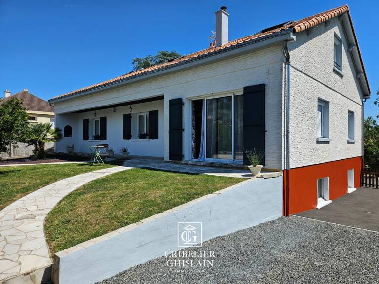 Maison familiale rénovée 240 m² – 10 pièces – 4 chambres – Essarts-en-Bocage (85) — photo 1