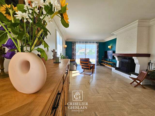 Maison familiale rénovée 240 m² – 10 pièces – 4 chambres – Essarts-en-Bocage (85) — photo du bien