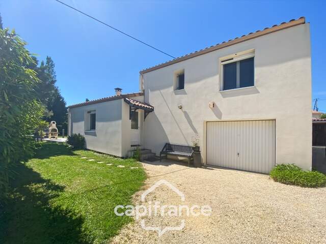 Maison familiale d'environ 100 m2 avec piscine, terrain arboré et grand garage au calme de la campagne ardéchoise — photo du bien