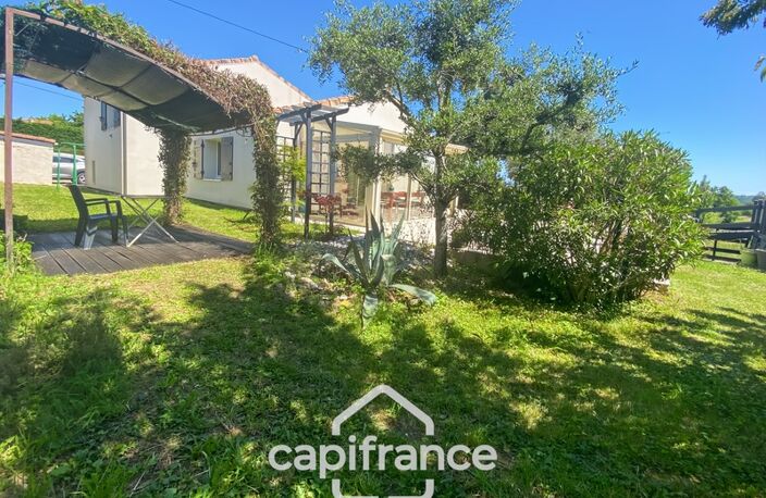 Maison familiale d'environ 100 m2 avec piscine, terrain arboré et grand garage au calme de la campagne ardéchoise — photo 3
