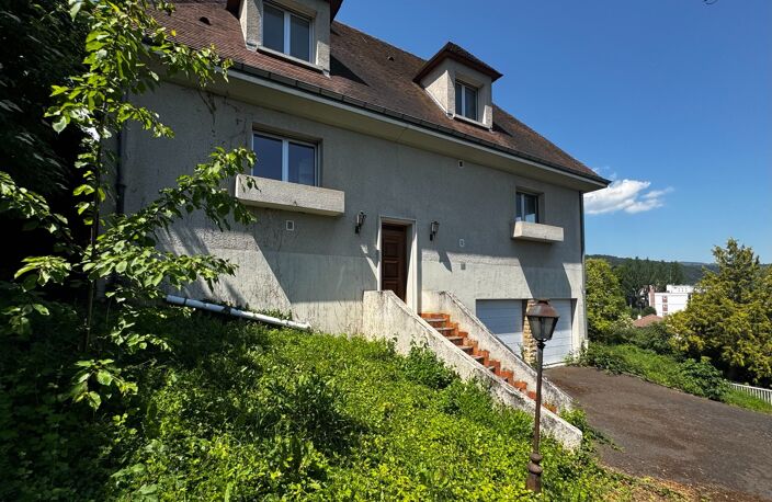 ROYAT - Grande maison familiale à rénover avec vue panoramique, terrain rare, piscine — photo 3