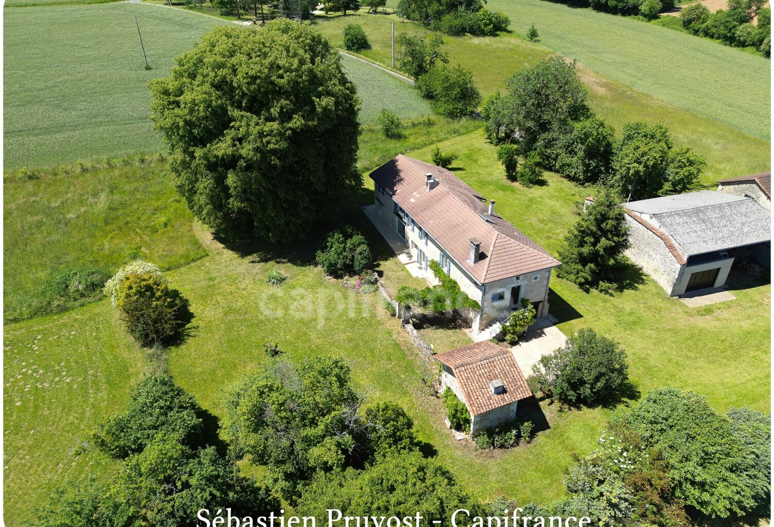 Champagnac de Belair (24), Dordogne, Maison en pierre à vendre, 211 m², 6 Pièces, Terrain 4 332 m², 5 chambres, Gîte, Atelier — photo 1
