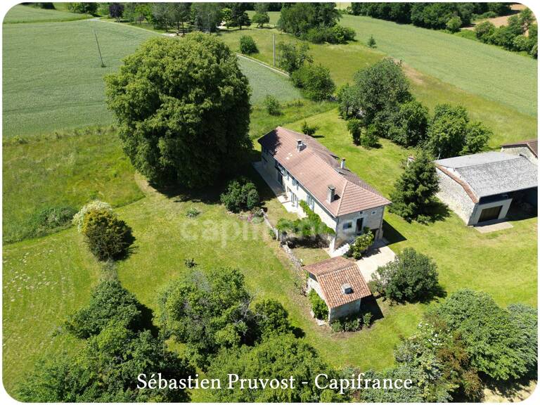 Champagnac de Belair (24), Dordogne, Maison en pierre à vendre, 211 m², 6 Pièces, Terrain 4 332 m², 5 chambres, Gîte, Atelier — photo 1