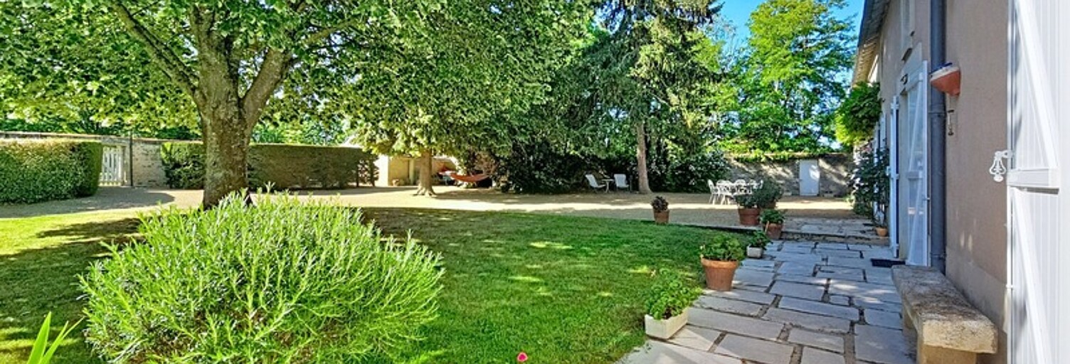 Maison 8 Pièces 203 m² à vendre à Saint-Martin-de-Sanzay (79290)