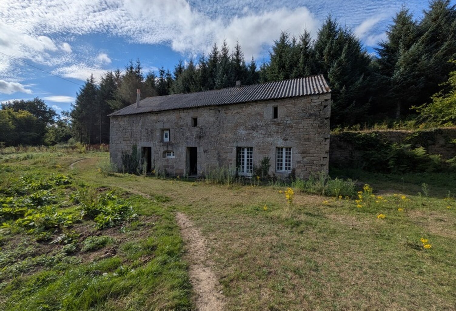 Ensemble de 3 Longères de 430m² au total en pierre a rénover avec appentis et grange parcelle de 8000 m² envrion — photo 1
