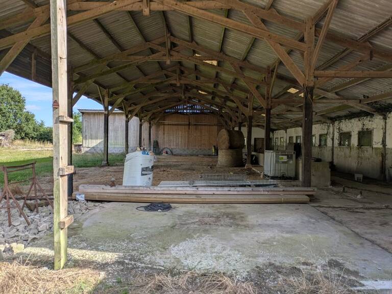 HANGAR DE 416M² ENVIRON ET ATELIERS DE 103M² ENVIRON PARCELLE DE 2800 m² ENVIRON — photo 1