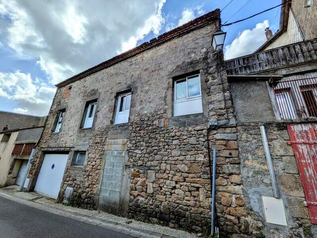 Maison à rénover 170 m² - MORTAGNE SUR SEVRE (85) — photo du bien