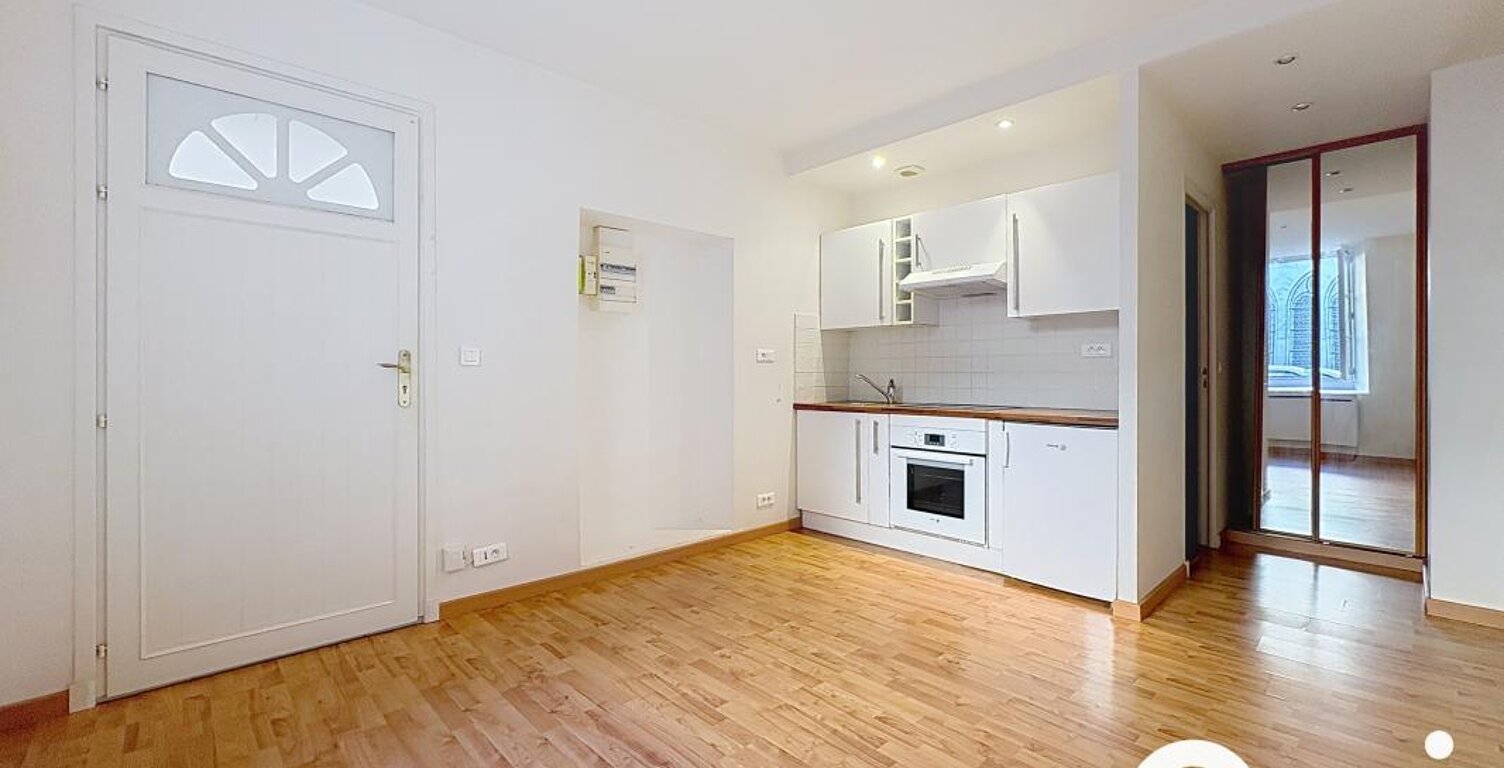   Studio à louer – Centre-ville de Saint-Flour — photo 1