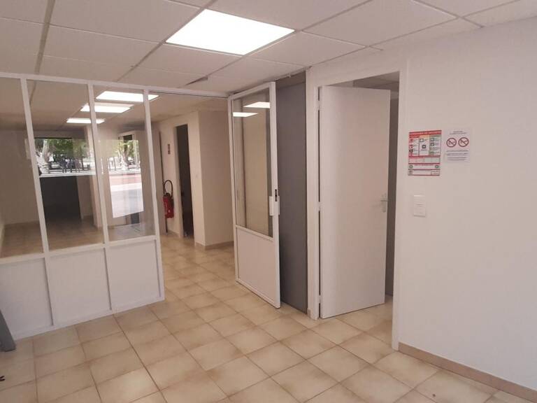 À louer - locaux de 80 m² à Vinon-sur-Verdon — photo 1