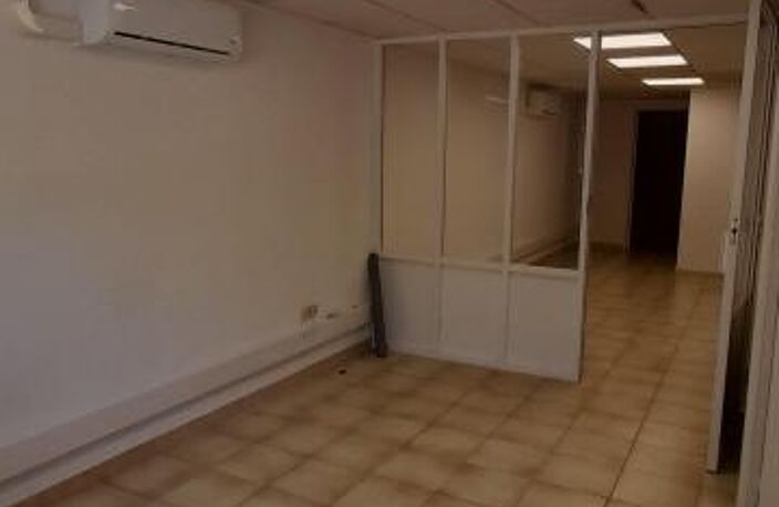 À louer - locaux de 80 m² à Vinon-sur-Verdon — photo 2