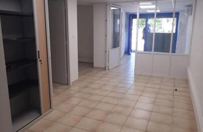 À louer - locaux de 80 m² à Vinon-sur-Verdon — photo 3