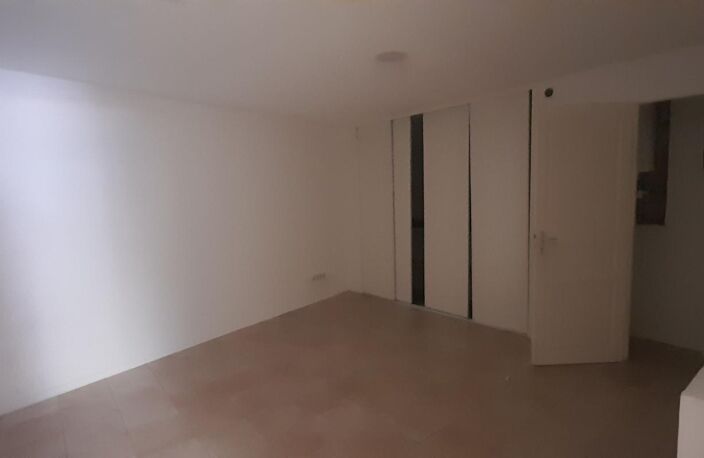À louer - locaux de 80 m² à Vinon-sur-Verdon — photo 4