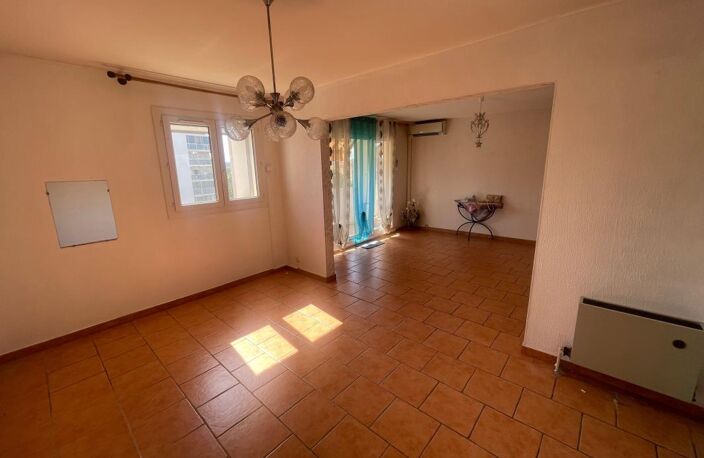 A VENDRE LA SEYNE SUR MER 83500 APPARTEMENT 3 PIECES 2 CHAMBRES DERNIER ETAGE ASCENSEUR CAVE ET PARKING PRIVATIF — photo 3