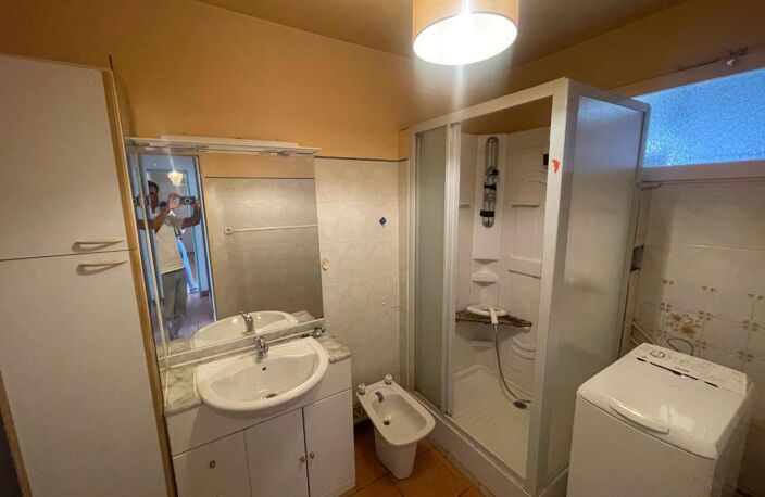 A VENDRE LA SEYNE SUR MER 83500 APPARTEMENT 3 PIECES 2 CHAMBRES DERNIER ETAGE ASCENSEUR CAVE ET PARKING PRIVATIF — photo 4
